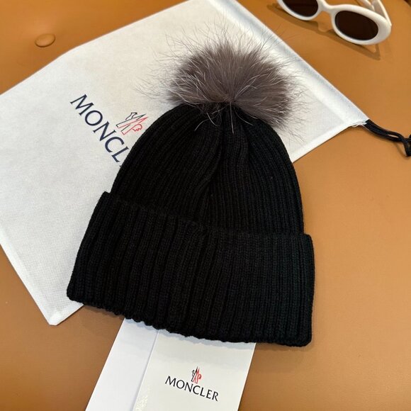 Moncler Black Ribbed Beanie with Pom Moncler - Picture 7 of 7